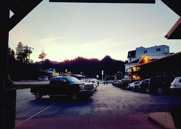 Rushmore Express & Suites